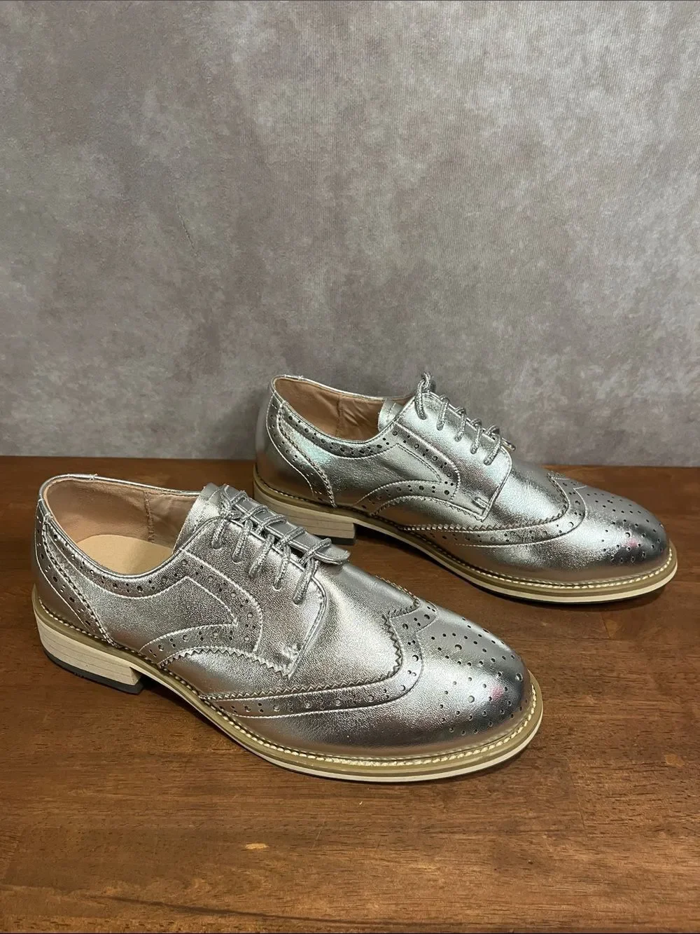 Vero Cuoio Metallic Silver Wingtip Brogue Dress Shoes size 8.5 - fits small